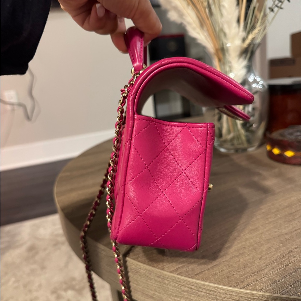 Chanel Pink Quilted Crossbody Bag with Gold Hardware - Picture 5 of 9